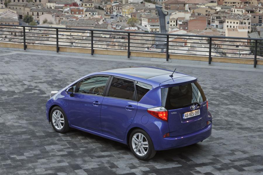  Toyota Verso-S 2010 года  (фото 69 из 109)